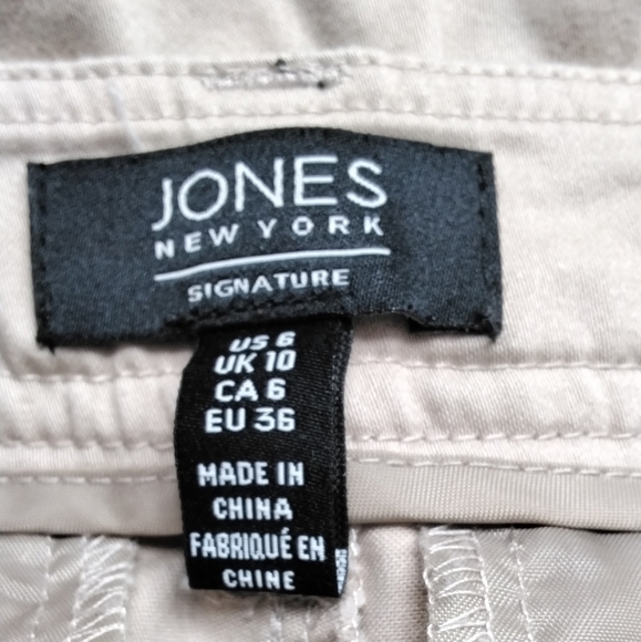 Jones New York Women's Tan Bermuda Shorts Size 6 - Picture 4 of 4
